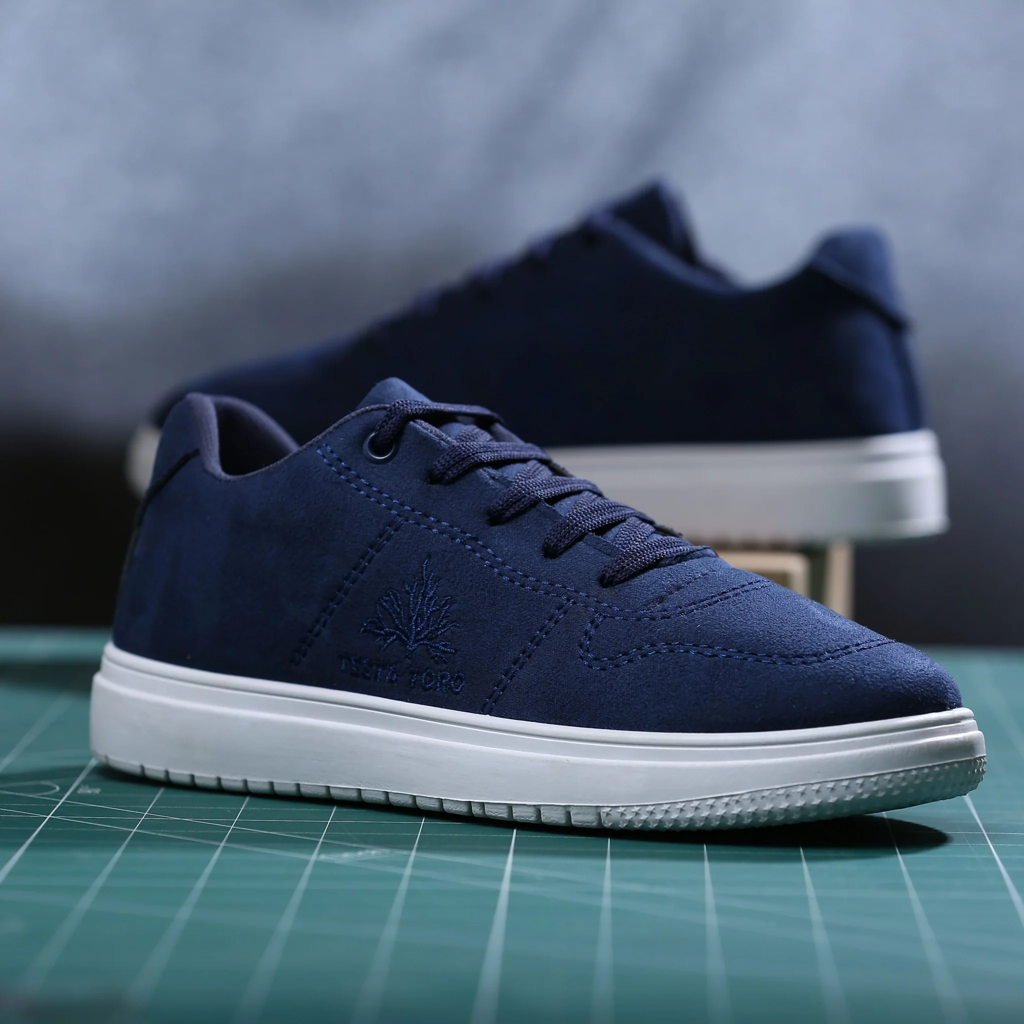 حذاء سنيكر جلد شمواه سويدي قابلة للتنظيف والغسل مبطن من الداخل ومزود بفرش فوم داعم لكعب القدم من Testa Toro - تيستا تورو x5 - Image 18